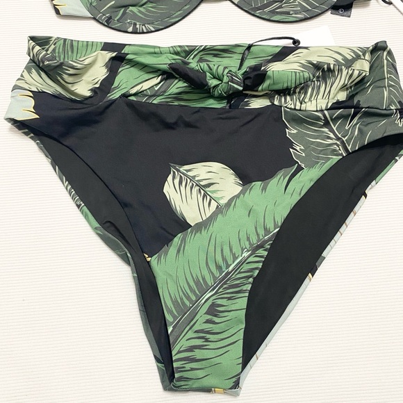 Beach Riot Bikini - Picture 6 of 11